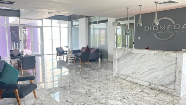 Slider image (6) Symmetry Clinics